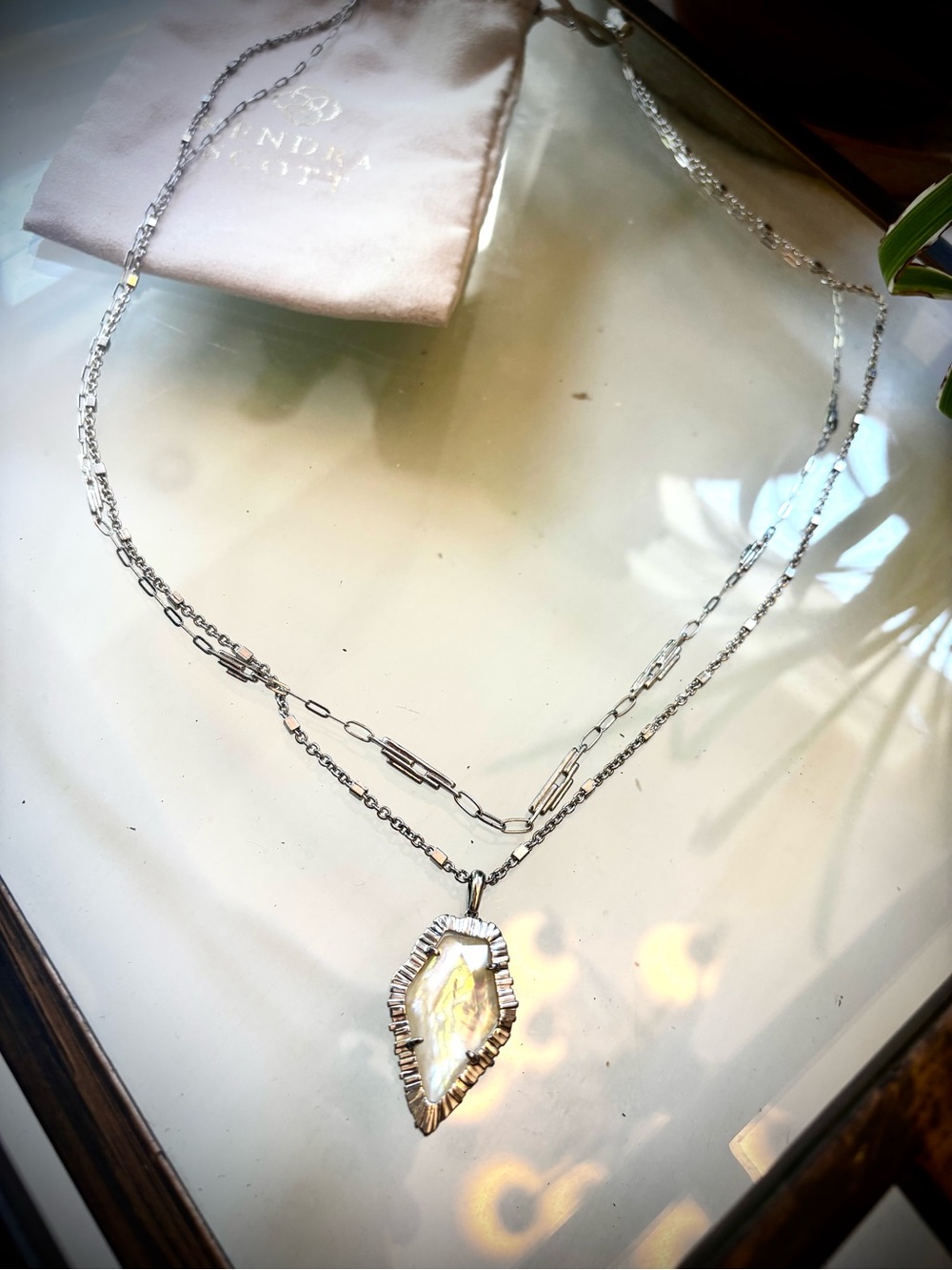 Kendra Scott Tessa Multistrand Nevklace in Mother of Pearl/Rhodium